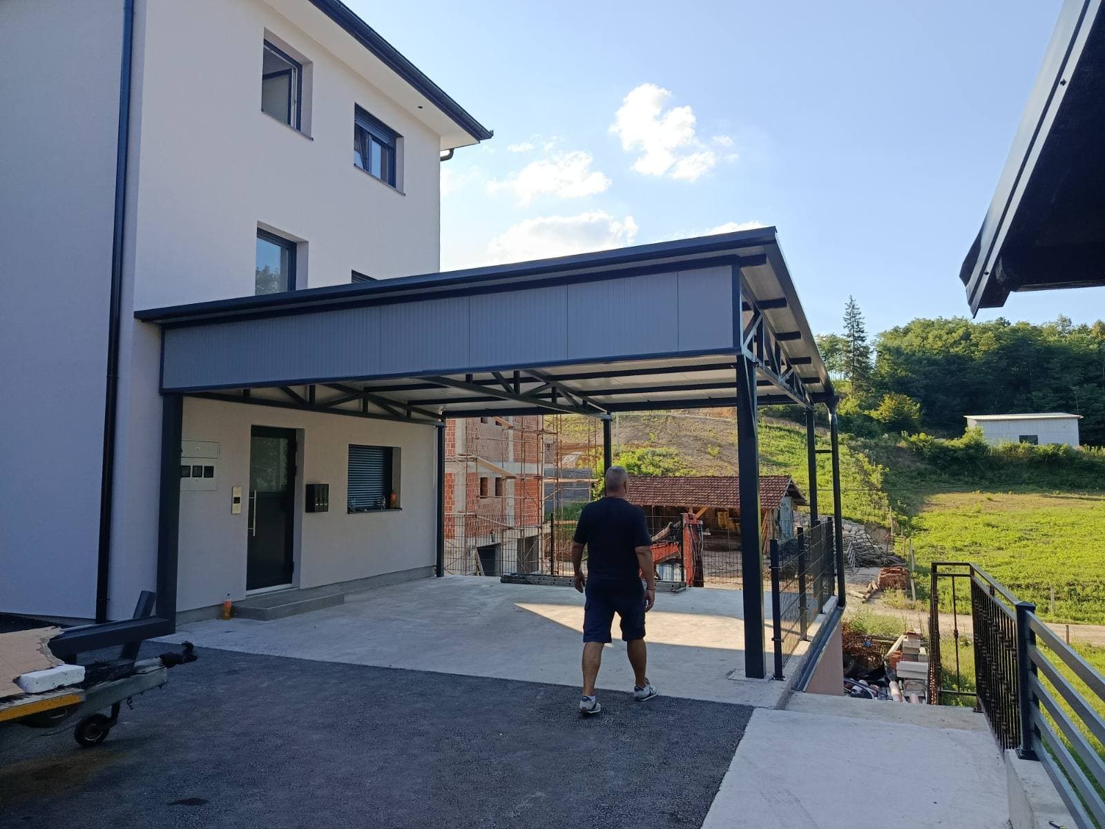 Nadstrešnica metalna