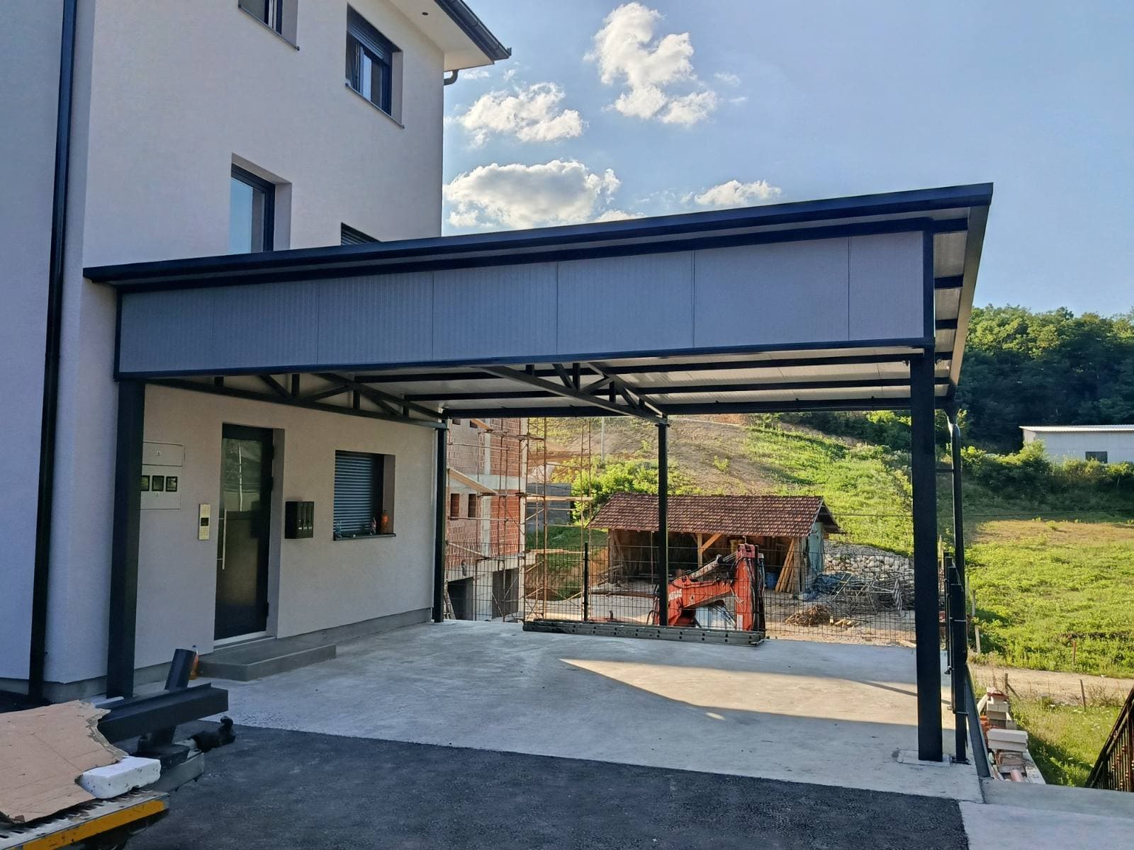 Nadstrešnica sa oblogom